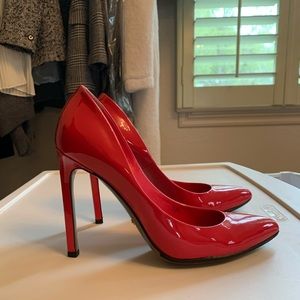 Bright pink Gucci pumps